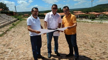 ASFALTAR ALGUMAS RUAS DA CIDADE: UM PROJETO OUSADO!